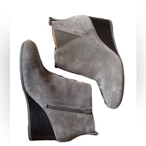 Vionic Paloma Gray Suede Wedge Boots